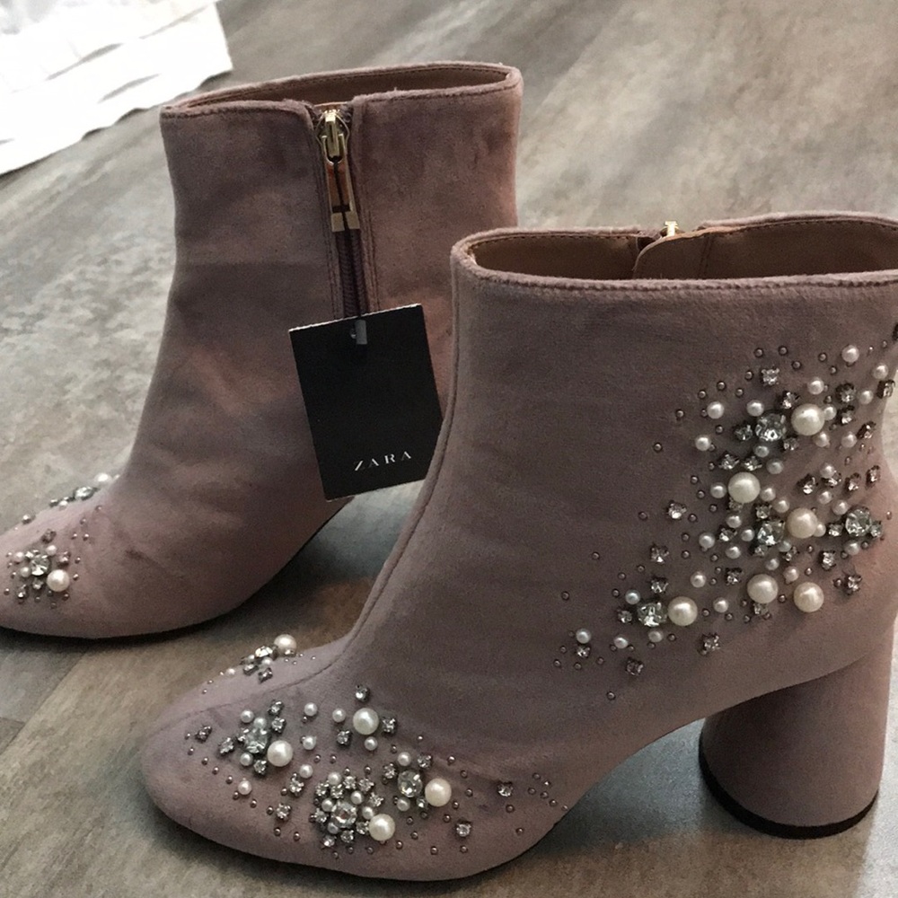 Detailed booties